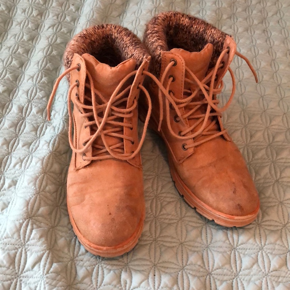 SO brand tan boots